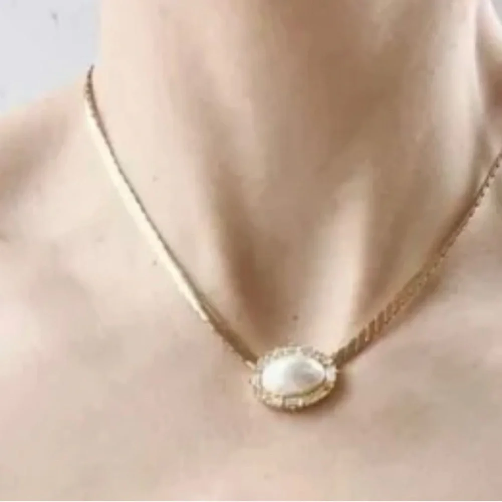 Christian Dior Vintage Oval Pearl Crystal pendant Necklace - Picture 2 of 4